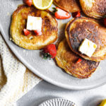Lemon ricotta pancakes with strawberries on a plaatter