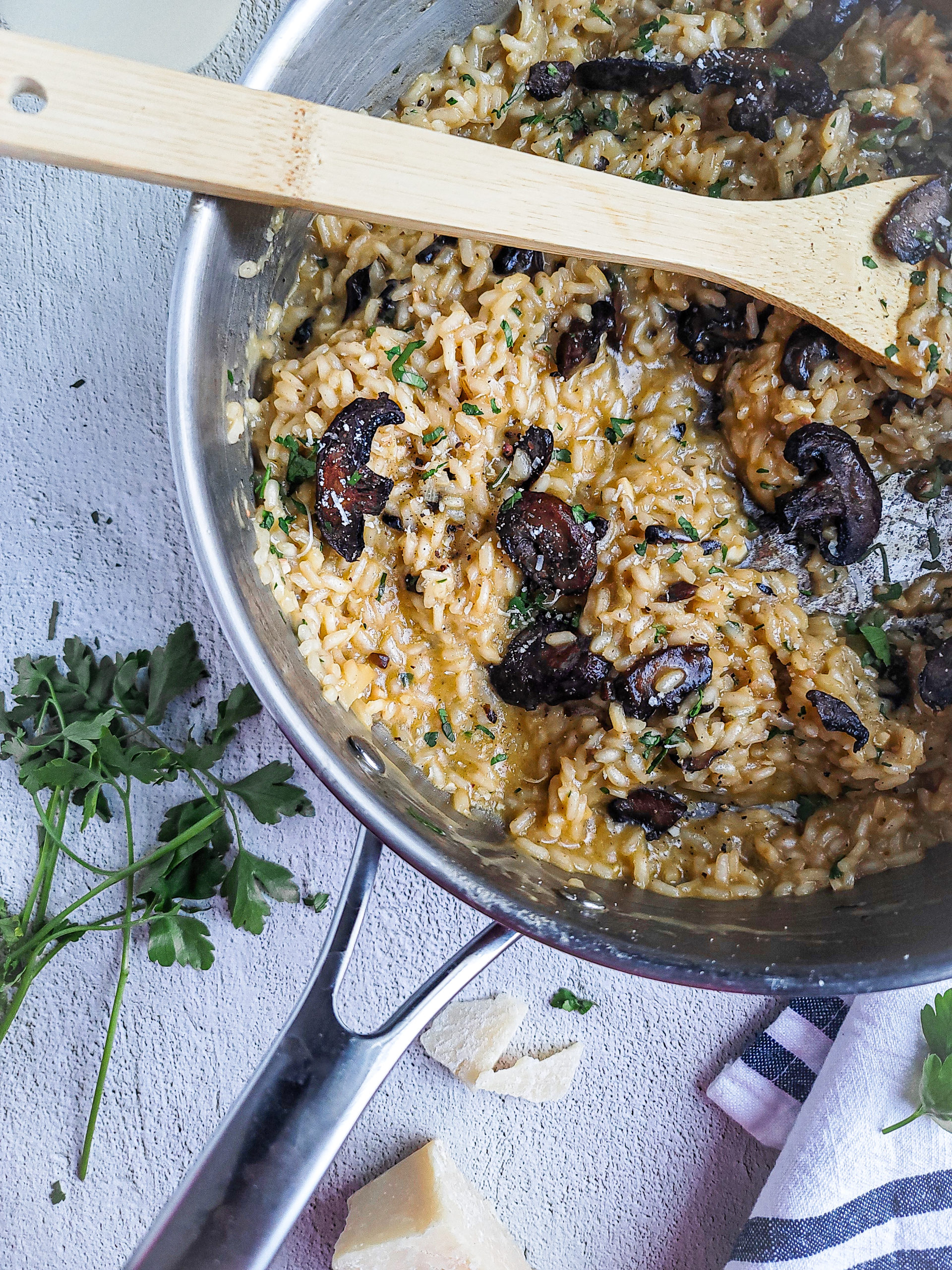 https://theskinnifoodwhore.com/wp-content/uploads/2022/01/Mushroom-Risotto-3-scaled.jpg